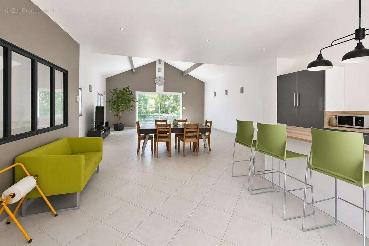 Maison de 5 pièces de 143 m² à Linas - photo 4