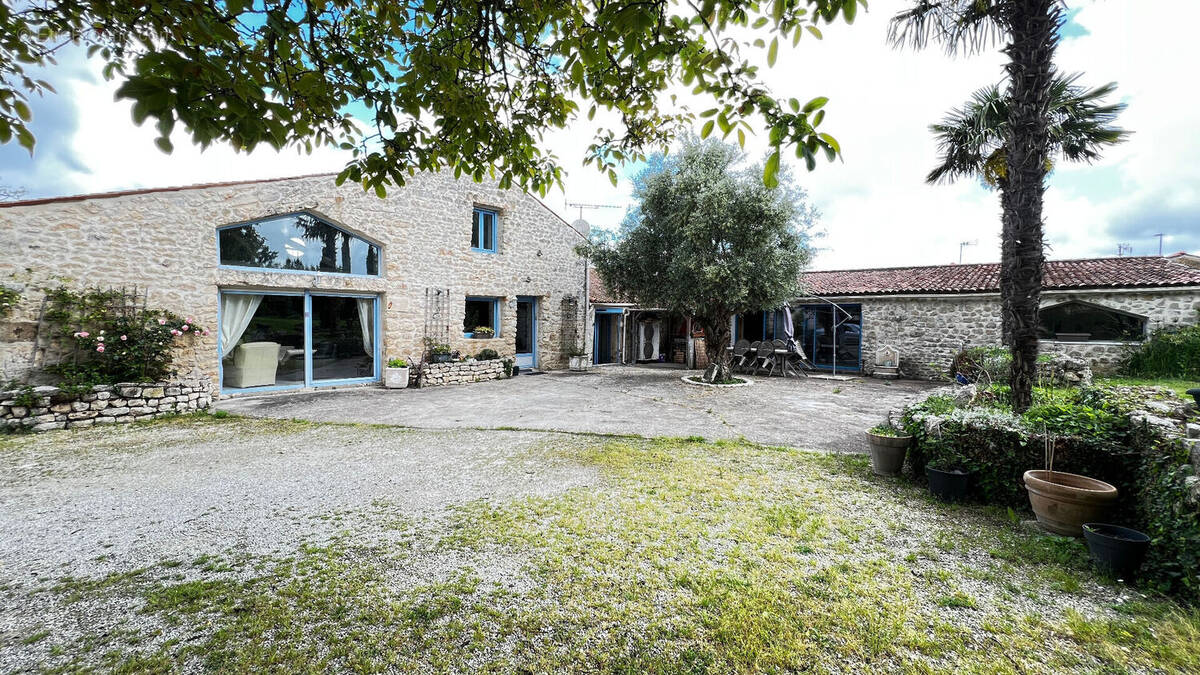 Maison à ECHILLAIS