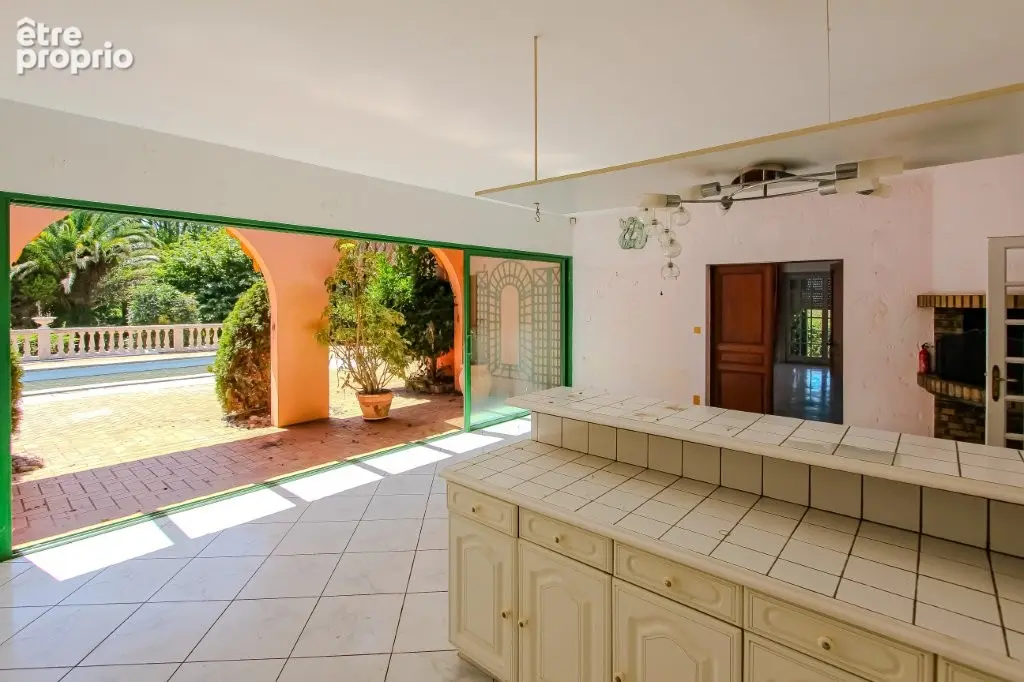 Arcangues - vue montagnes tres belle maison de plain pied  a rafraichir piscine - terrasse ? jardin ? garages - photo 5