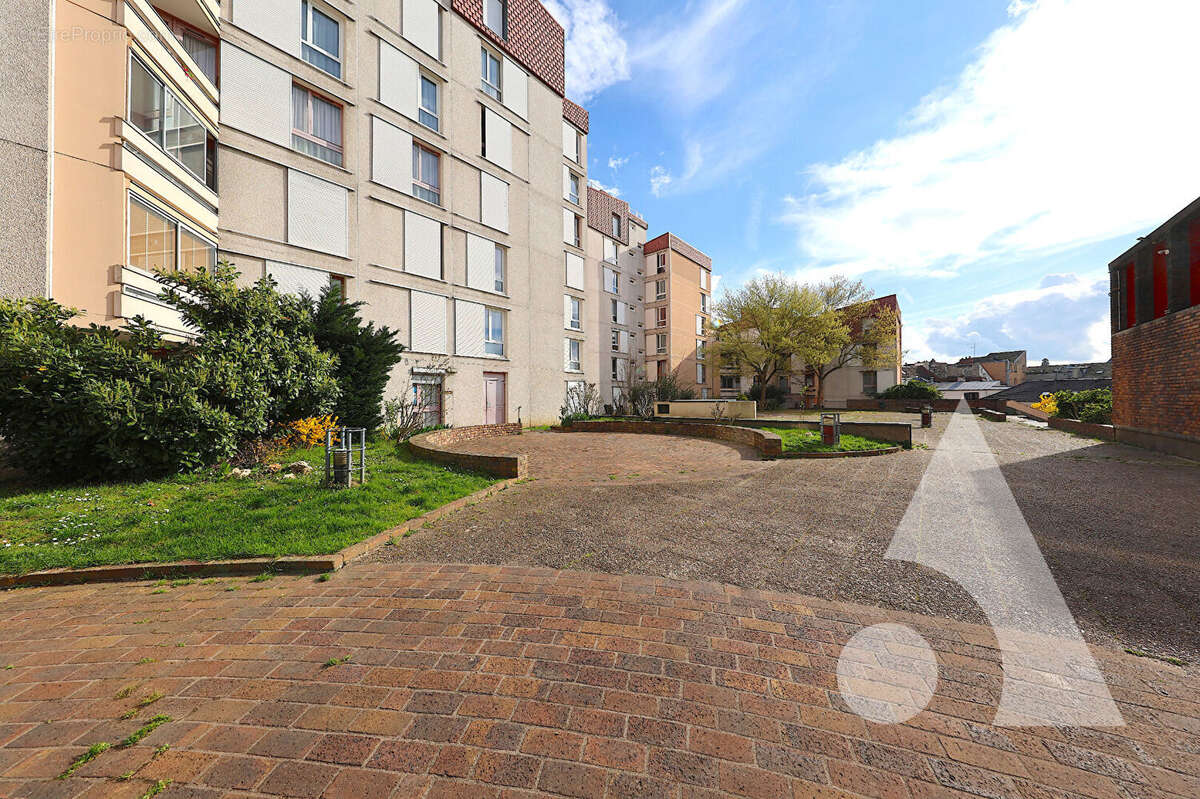 Appartement à CORBEIL-ESSONNES