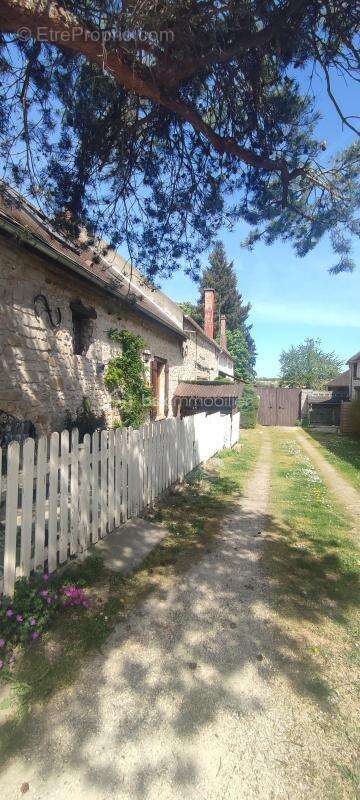 Maison à ONCY-SUR-ECOLE