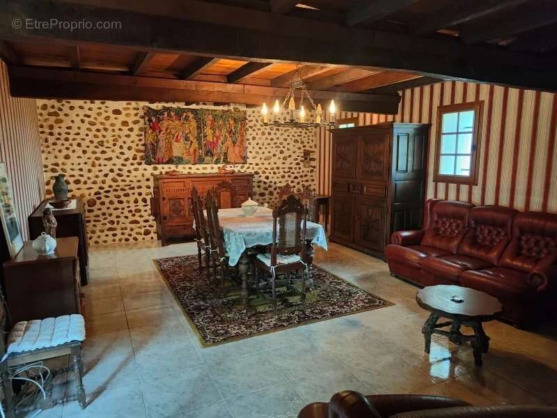 Maison à CASTELNAU-MAGNOAC