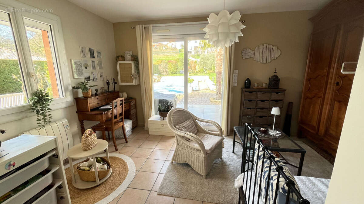 Maison à SAINT-CYR-SUR-LE-RHONE