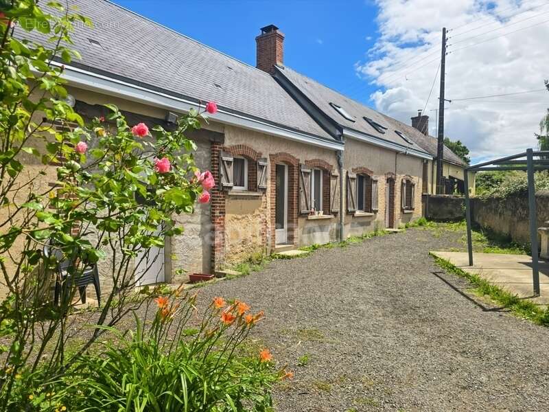 Maison de campagne avec 4 chambres, potentiel d'aménagement et terrain sans vis-à-vis à Tresson - photo 11