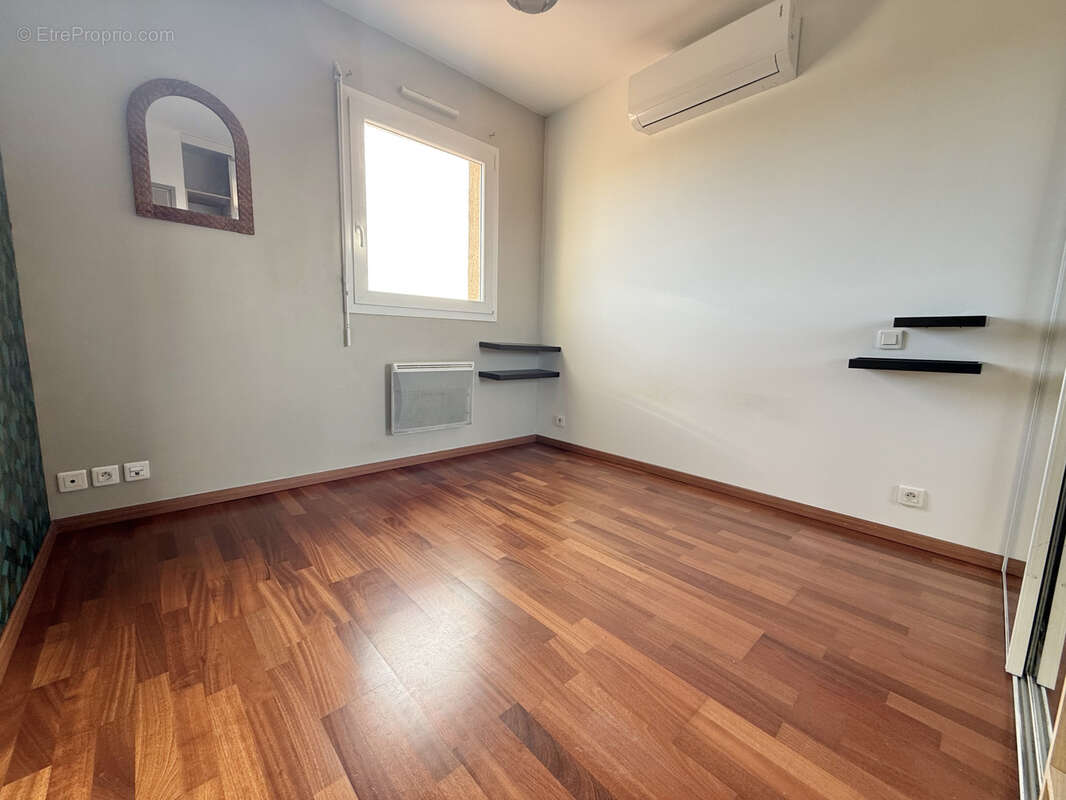 Maison à VIC-LA-GARDIOLE