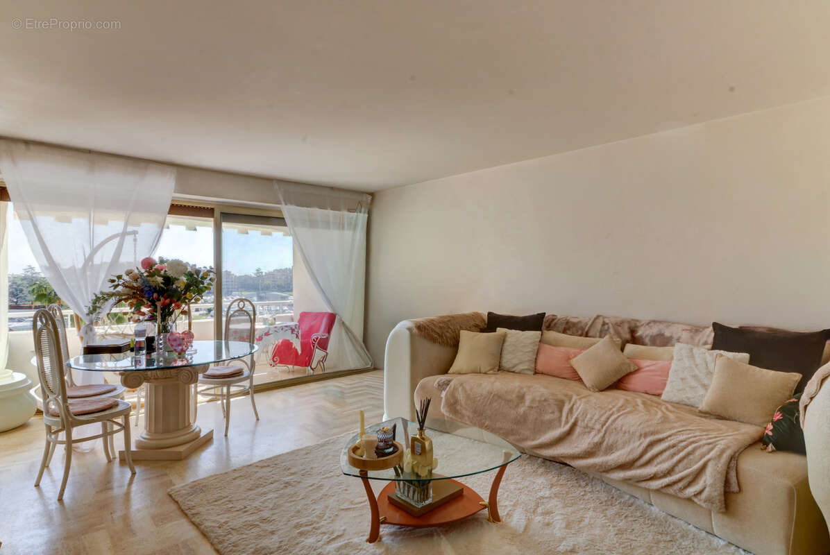 Appartement à MANDELIEU-LA-NAPOULE