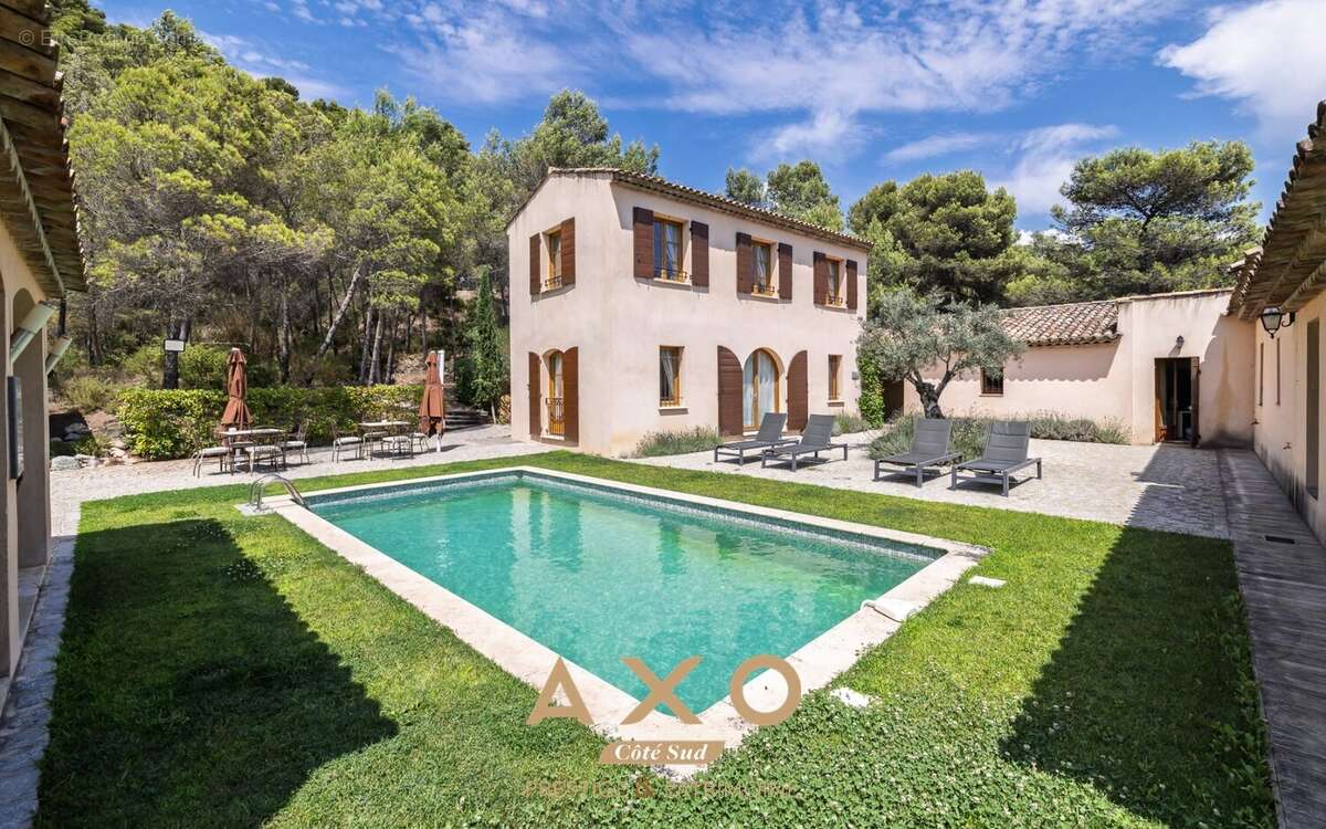 Saint marc jaumegarde - vue sainte victoire - ensemble immobilier - 2 maisons - 380 m2  - appartements - jacuzzi - spa - 2 pisci - photo 2