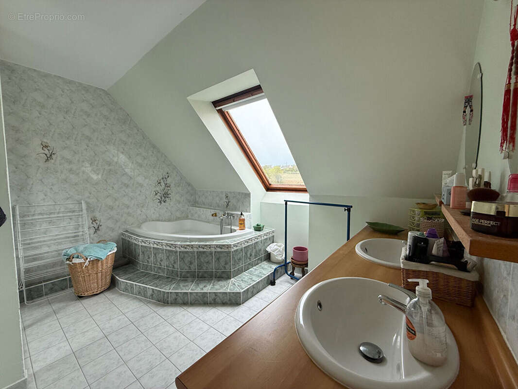 Appartement à LE RELECQ-KERHUON