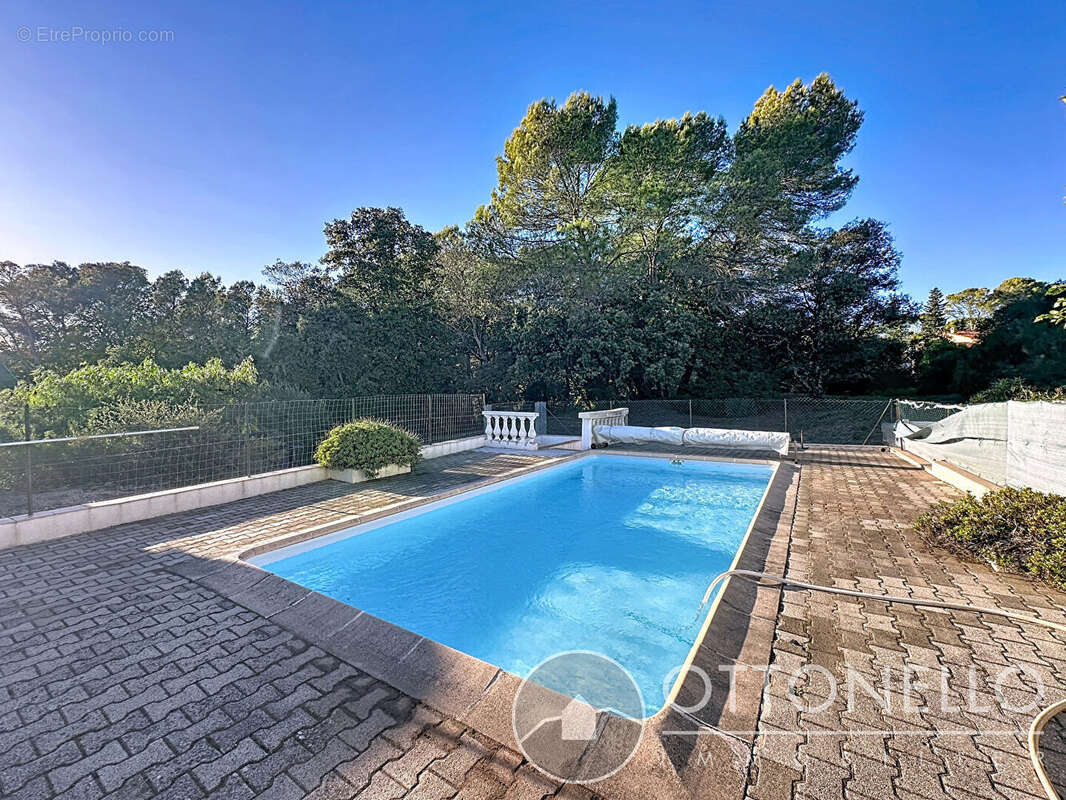 Maison à ROQUEBRUNE-SUR-ARGENS
