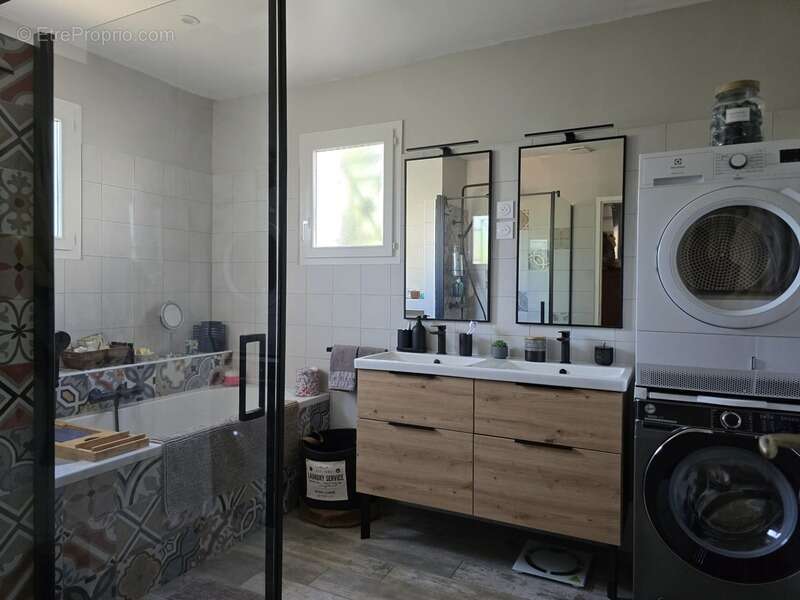 Villa familiale de plain-pied – 181 m² – 5 chambres – piscine – véranda – terrain de 916 m² - photo 14