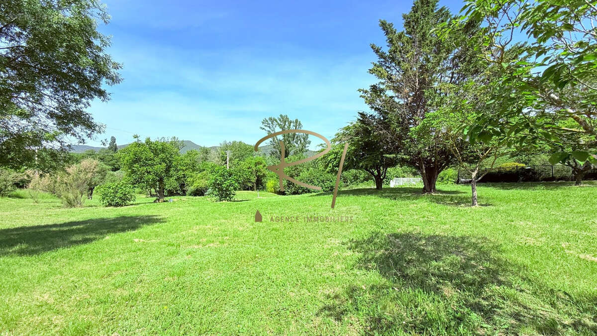 Maison à SAINT-SAUVEUR-DE-CRUZIERES