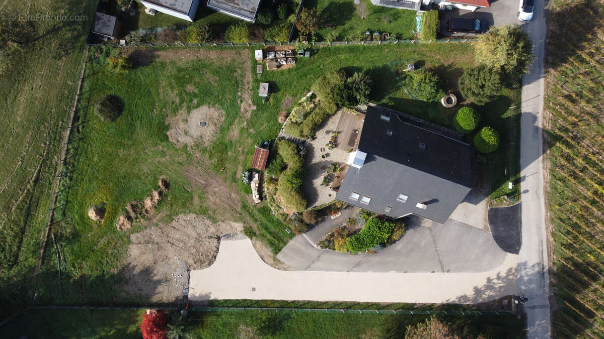 Terrain à LES MARCHES