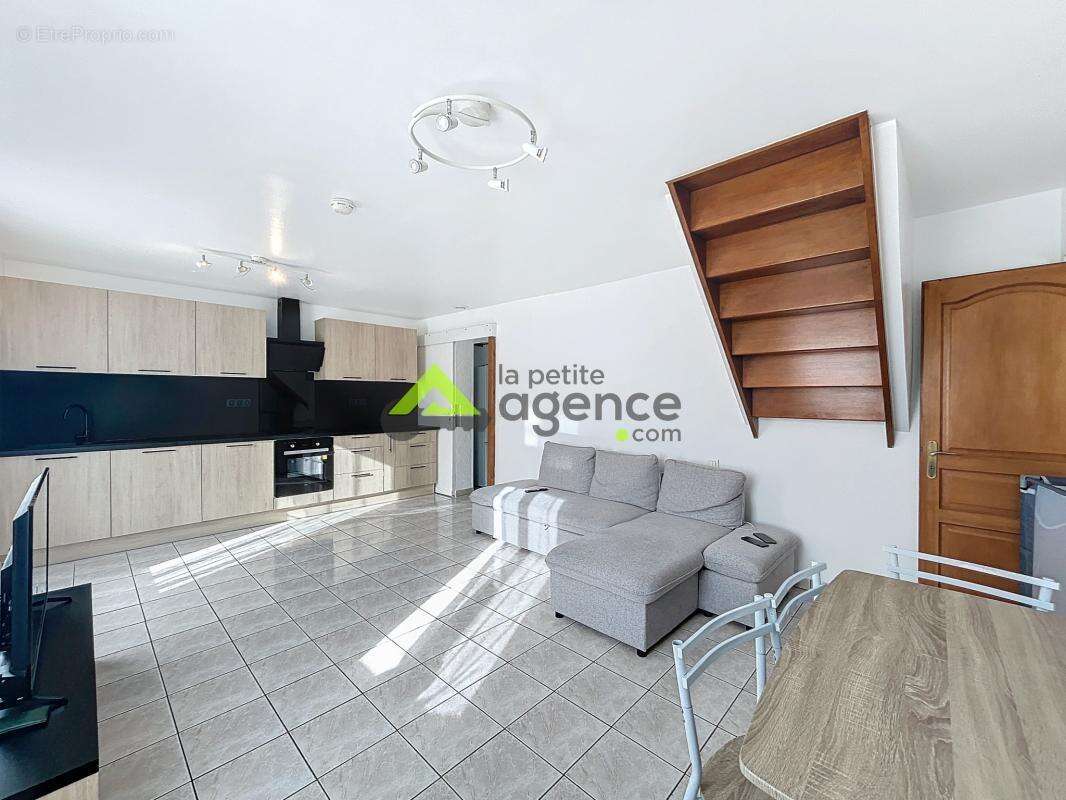 Maison à LAVAVEIX-LES-MINES