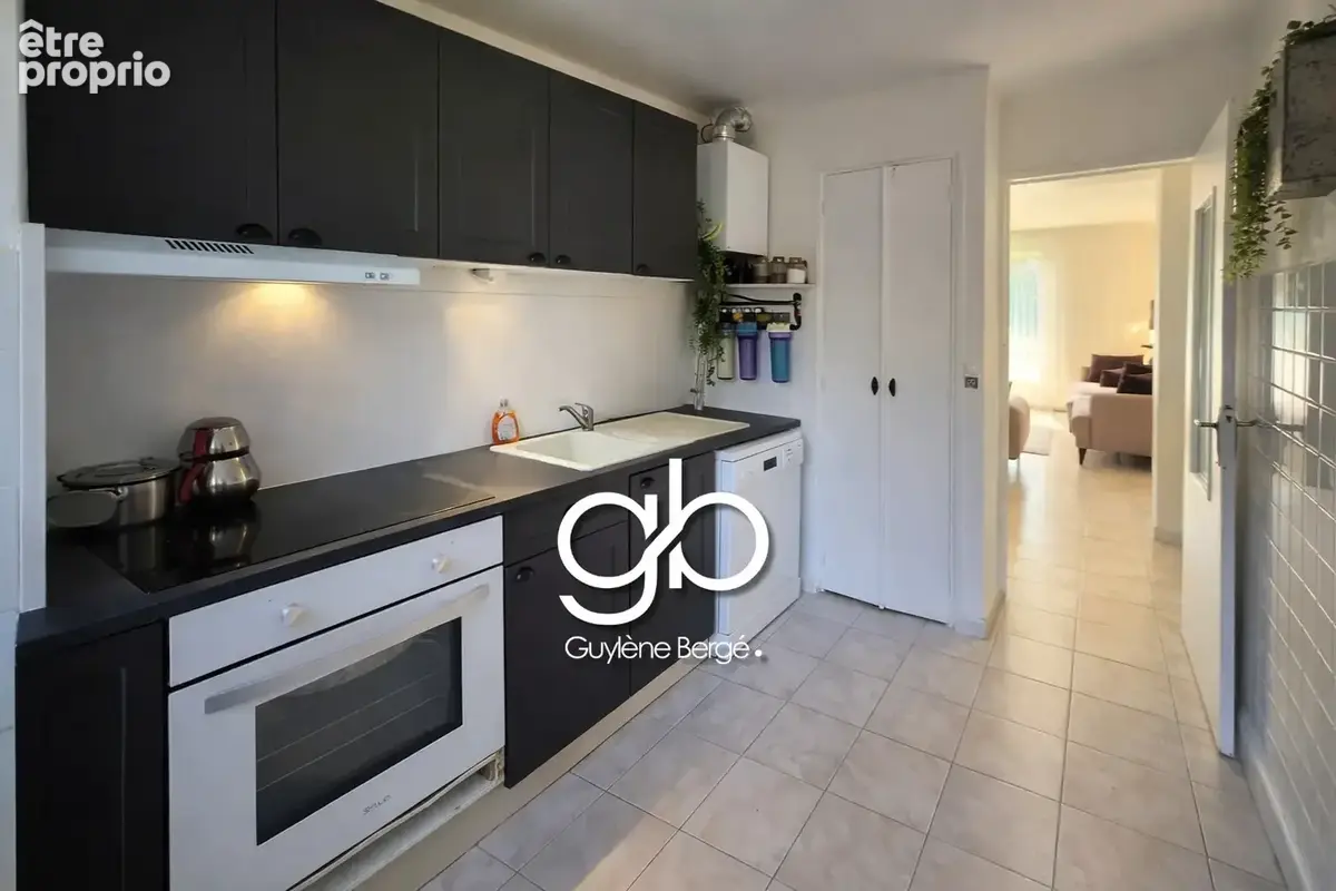 T4 traversant - terrasse 11 m2 - parking sécurisé - calme - lumineux - tram astruc - investissement locatif - rentabilité 6,59%  - photo 3