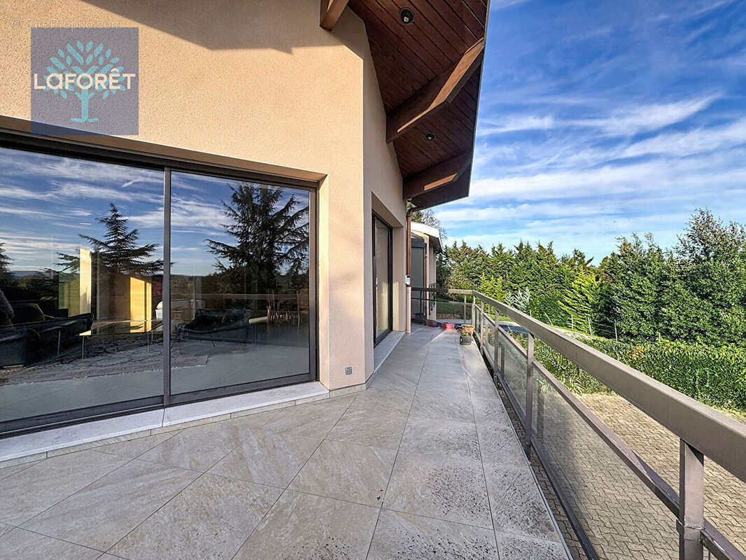 Maison à SAINT-GENIS-LAVAL