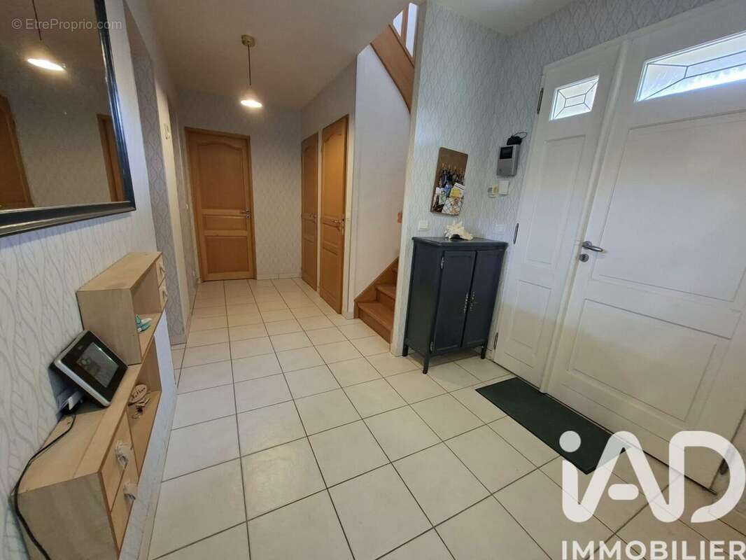 Maison 171 m² à Quincay  - photo 4