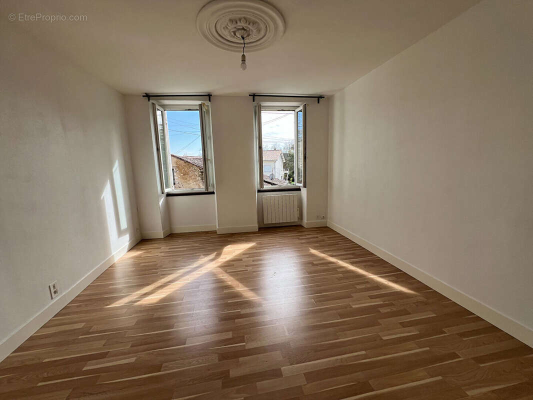 Appartement à RUELLE-SUR-TOUVRE