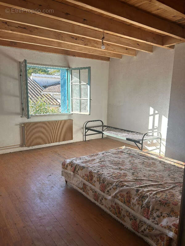 Maison à MOULIETS-ET-VILLEMARTIN