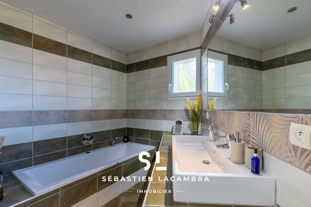 Maison de plain-pied avec piscine, 4 chambres et 3 008 m2 de terrain - photo 19