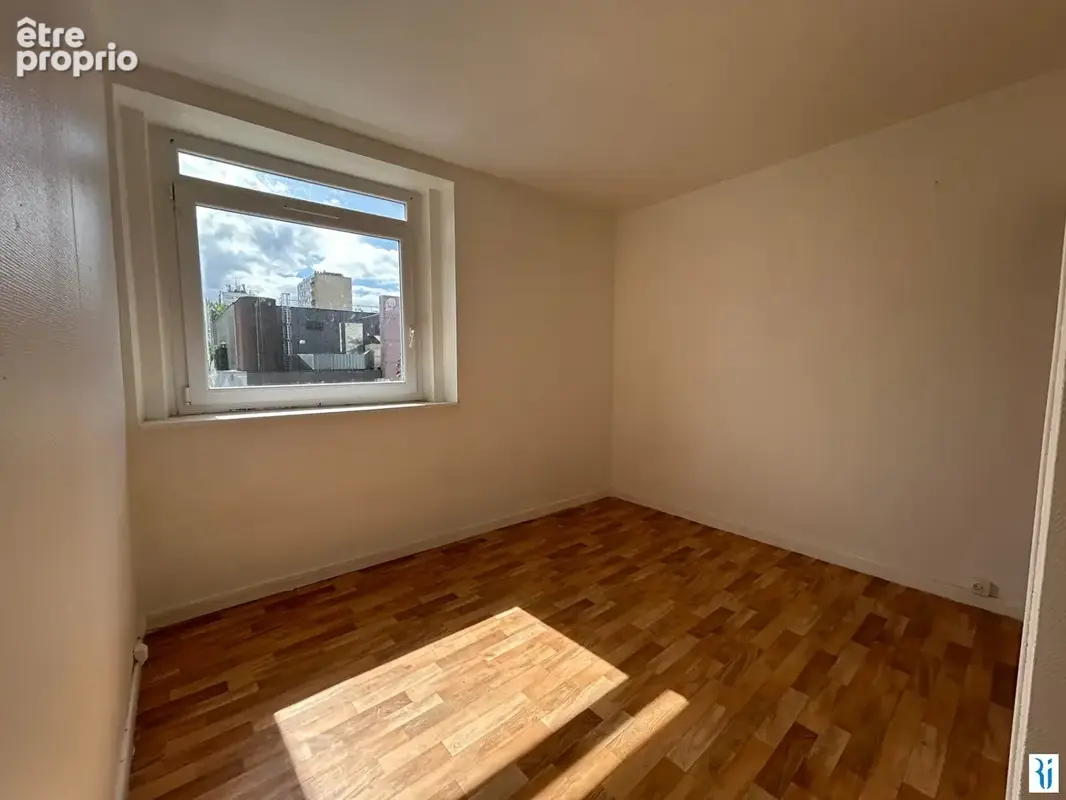 A vendre appartement F4 MONT SAINT AIGNAN avec balcon et cave - photo 7