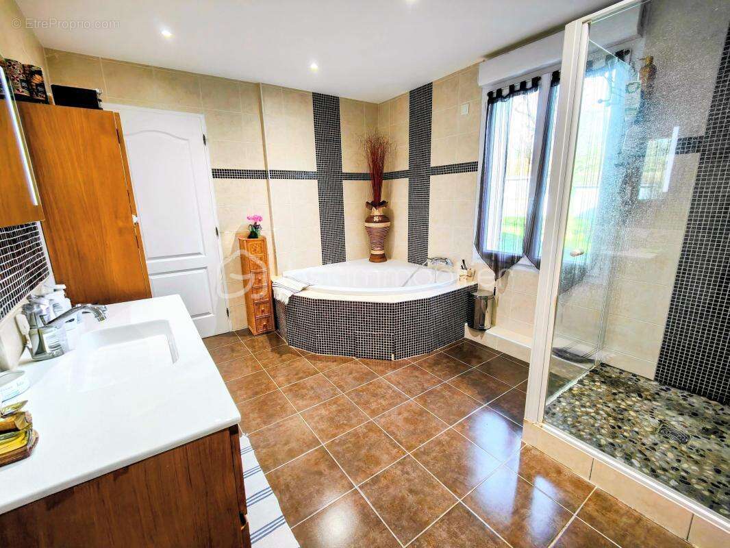 Maison à BAZAINVILLE