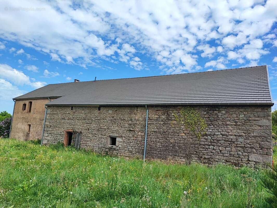 Maison à LA ROCHE-EN-BRENIL