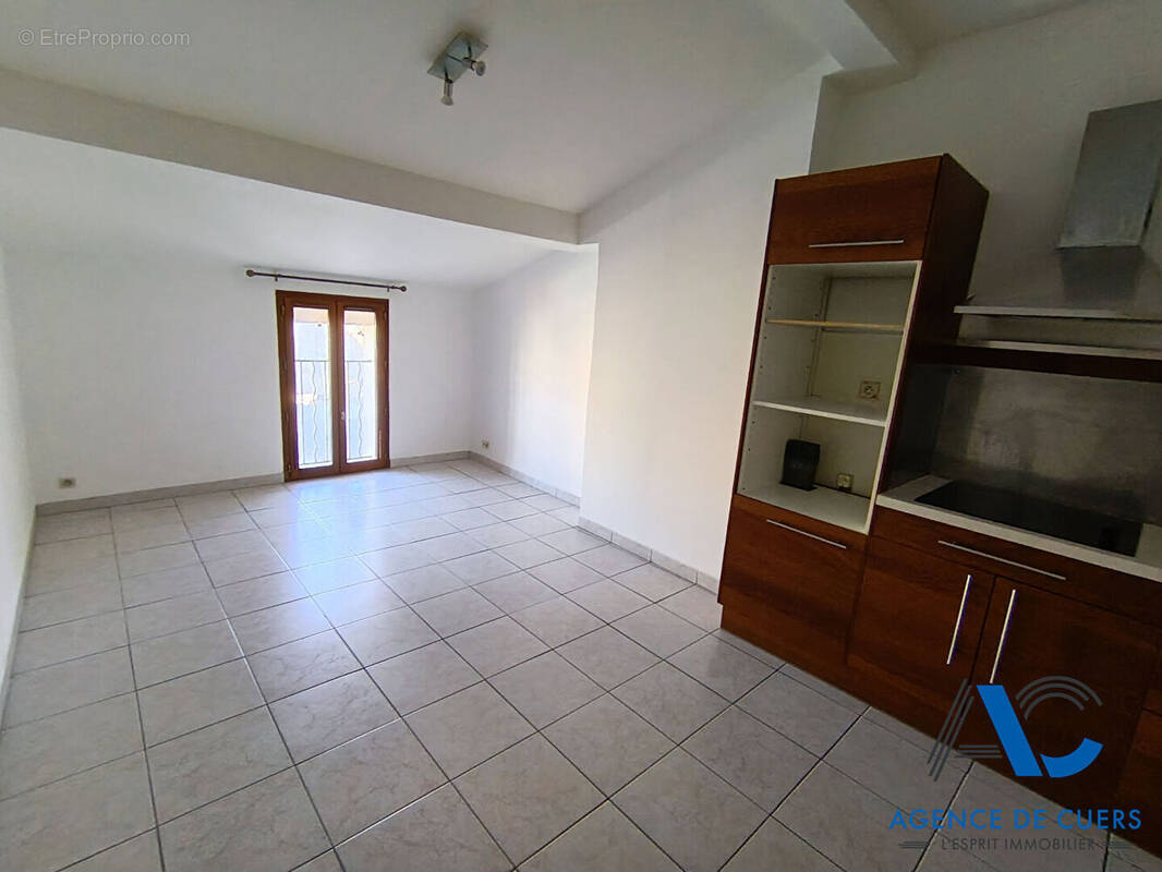 Appartement à CUERS