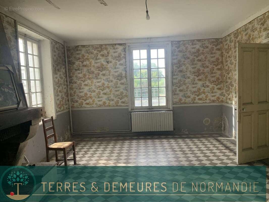 Maison à SAINT-PIERRE-SUR-DIVES