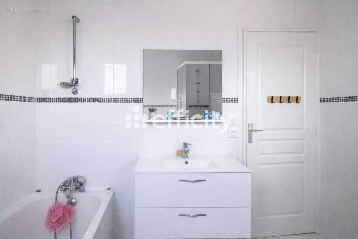 Maison 123 m² à Semussac  - photo 10