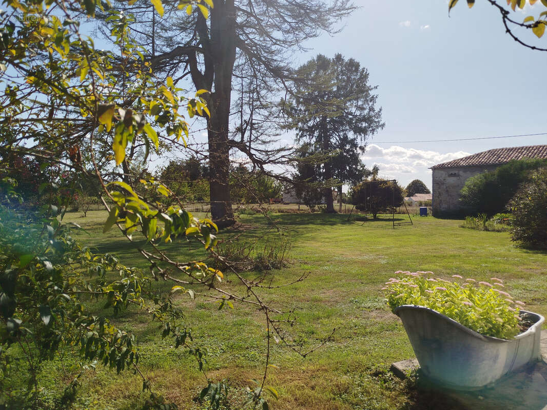 Maison à SOUSSAC