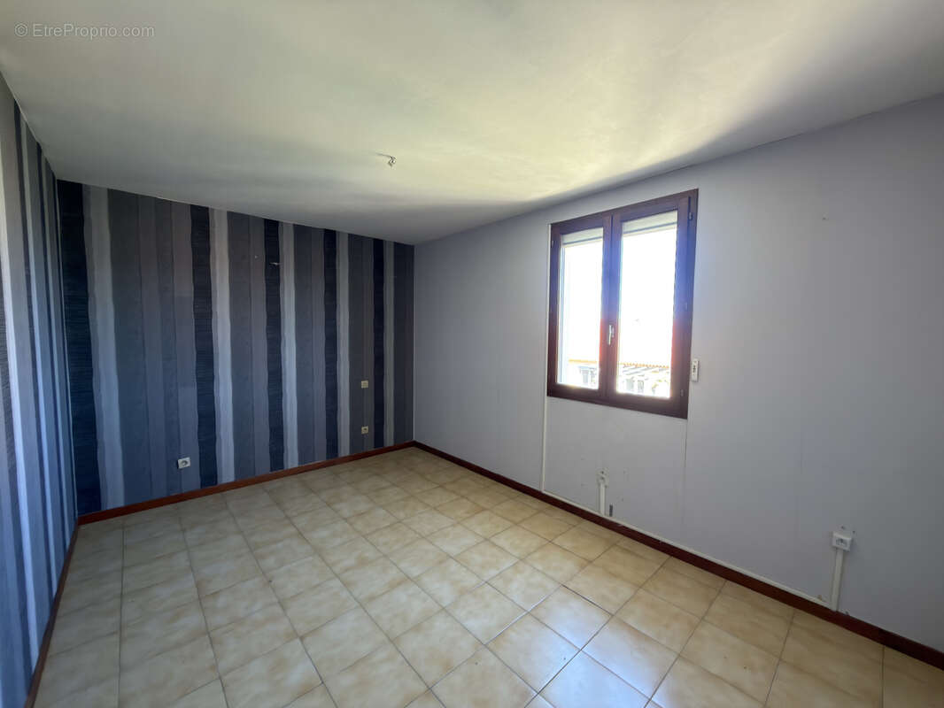 Maison à SAINT-LAURENT-DE-LA-SALANQUE