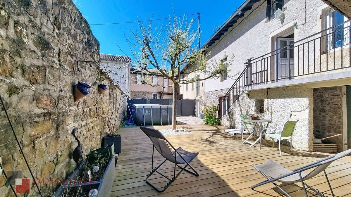 Maison à VAUX-EN-BEAUJOLAIS