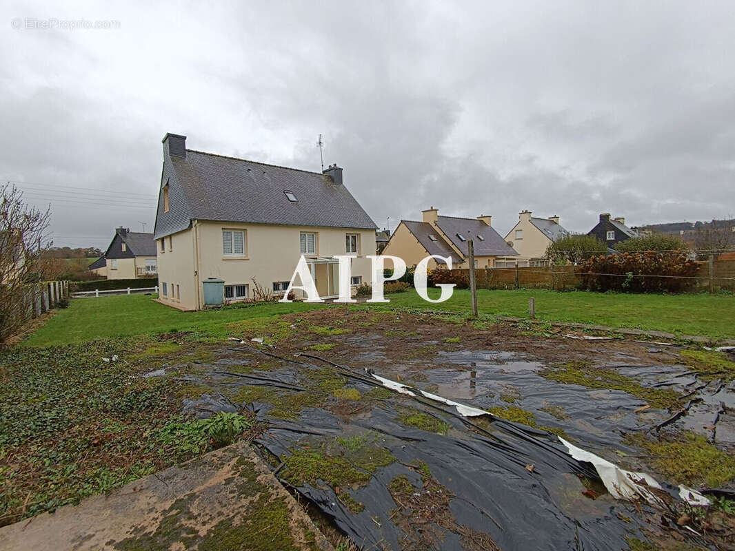 Maison à GOUAREC