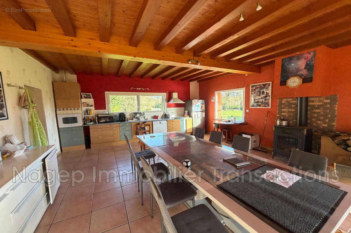 Maison à CREUZIER-LE-NEUF