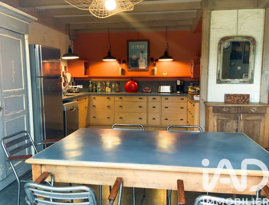 Maison 260 m² à Saint-Remy  - photo 2