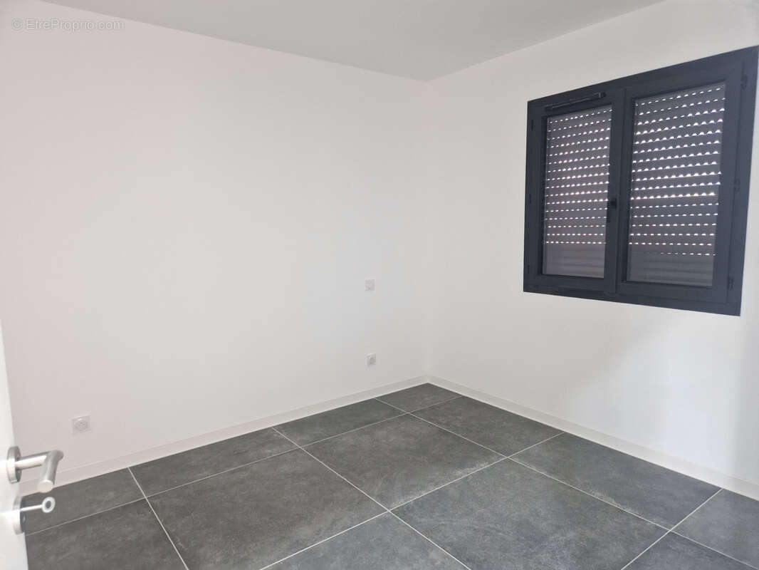 Maison à MONTELIMAR