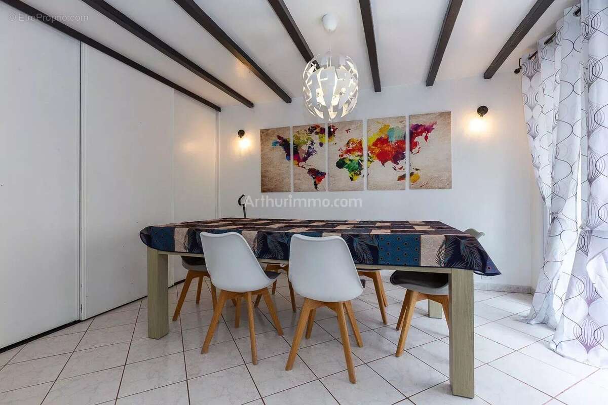 Maison à VEZERONCE-CURTIN