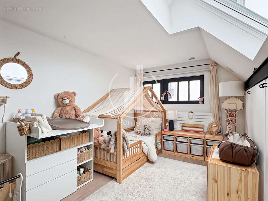 Appartement à COURBEVOIE