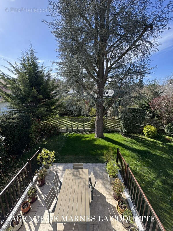 Maison à MARNES-LA-COQUETTE