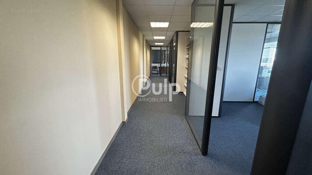 Commerce à COURRIERES