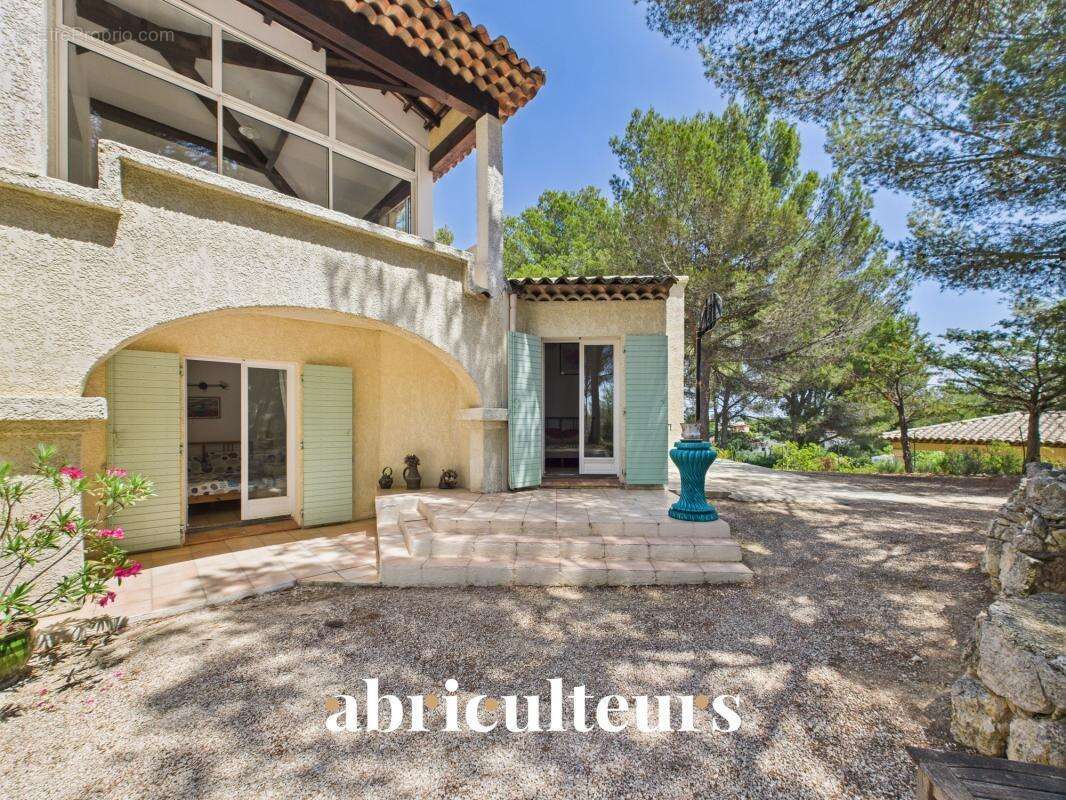 Maison à VENTABREN