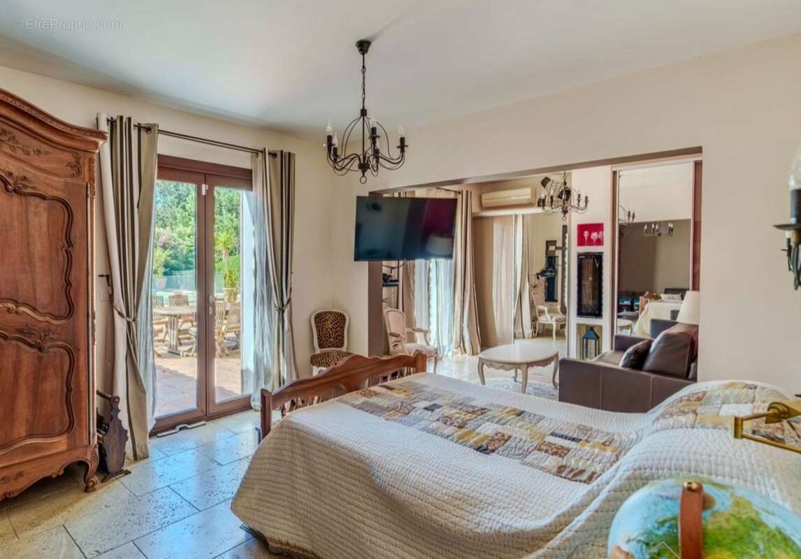 Propriete à vendre 11 pièces FONTVIEILLE (13) - photo 6