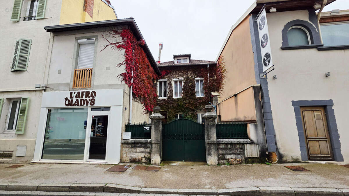 Maison à OYONNAX