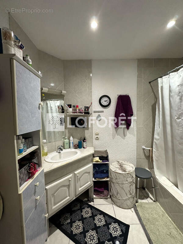 Perpignan - Quartier prisé ! Superbe F2 bis en rez-de-jardin de plus de 80 m², vendu loué ! - photo 11