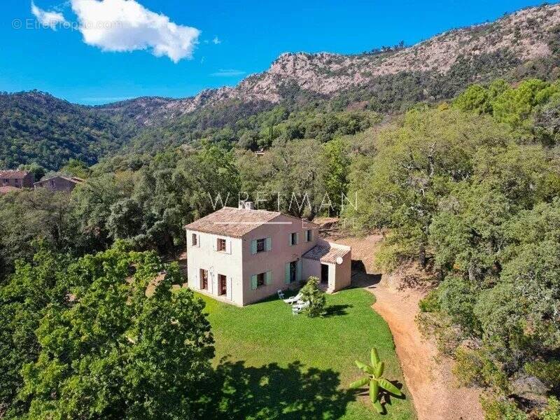 Maison à LA GARDE-FREINET