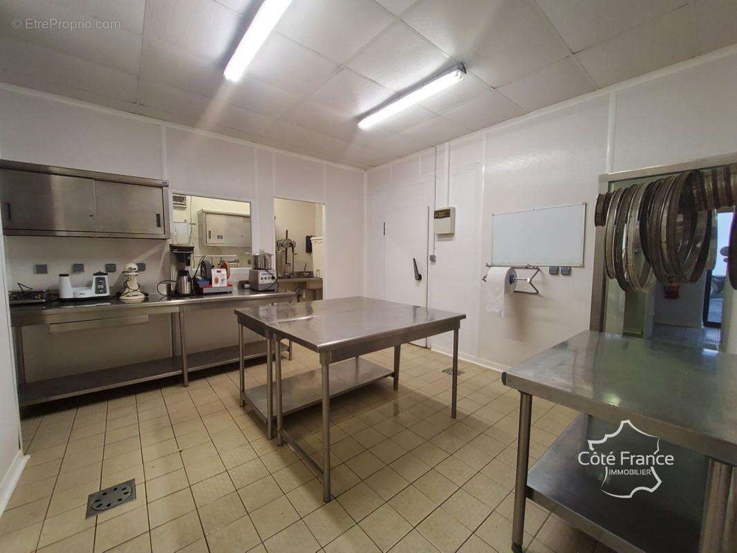 À VENDRE   Fonds et Murs Commerciaux Activité Traiteur   GIV - photo 7