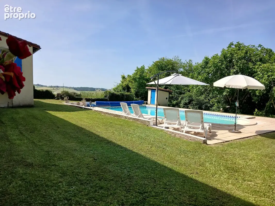 Propriété de 4 chambres avec maison d'amis, piscine, grange et vues panoramiques - photo 13