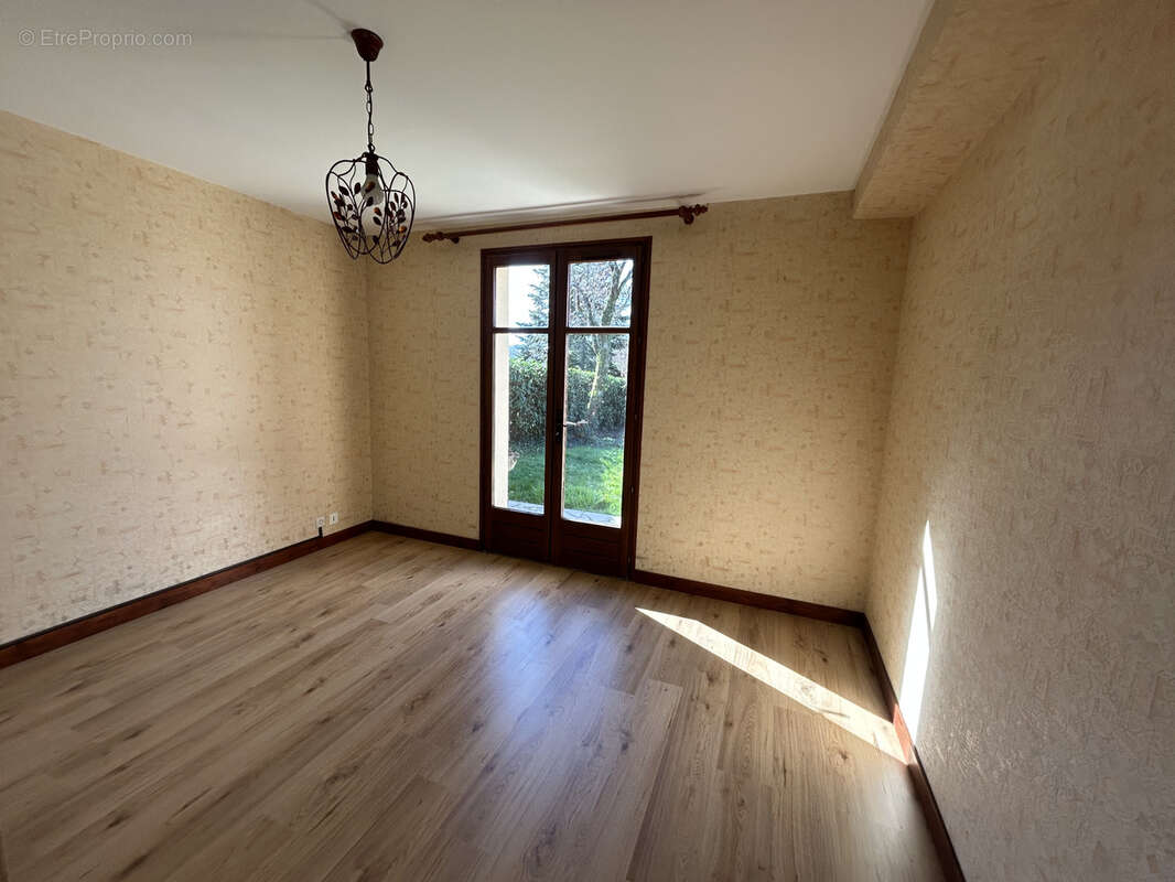 Maison familiale avec 4 chambres et jardin - proches commerces - photo 6