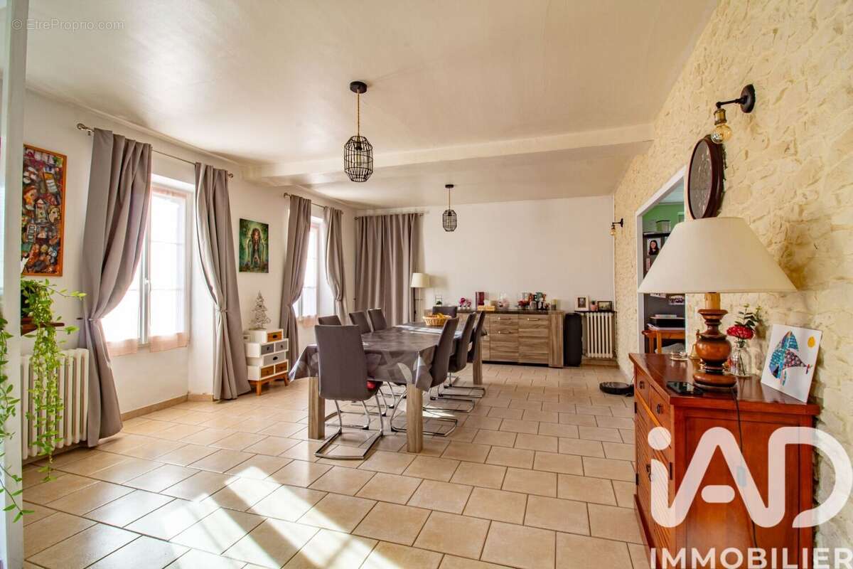 Photo 2 - Maison à CORBEILLES