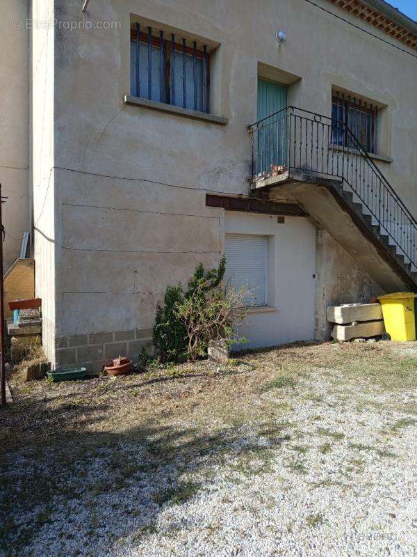 Maison à ENTRAIGUES-SUR-LA-SORGUE